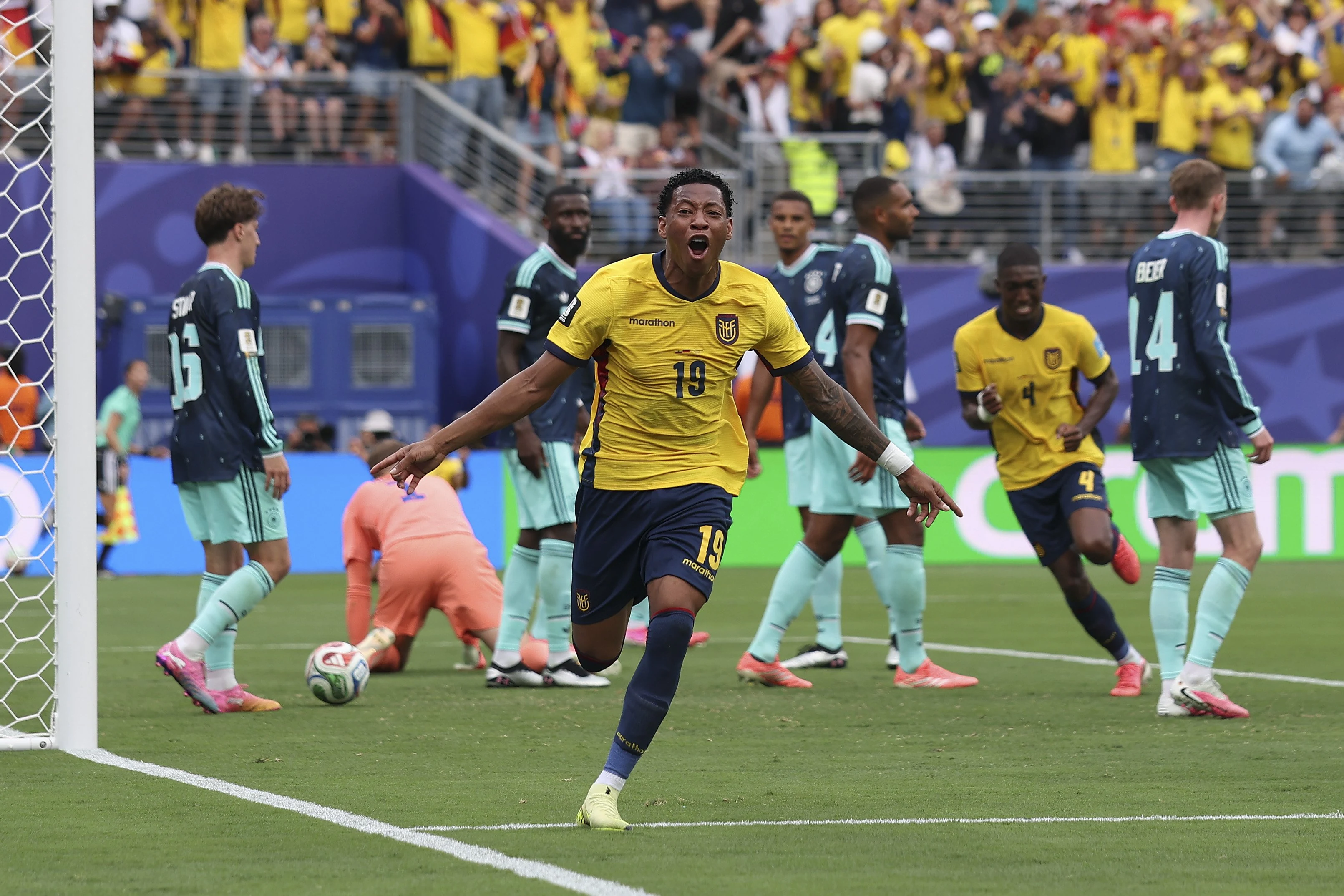 FIFA世界杯官方历史记录中的经典战役：那些不可思议的逆转与绝杀